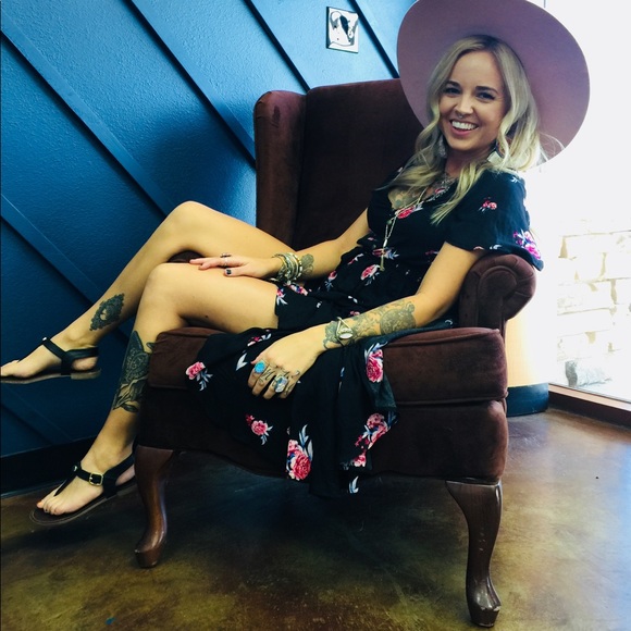 Meet your Posher, Lindsey - Picture 1 of 8